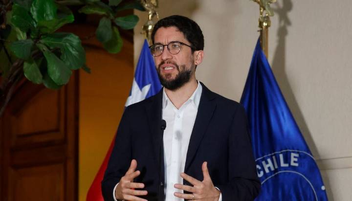 Ministro Boccardo por "discrepancia" de Presidente Boric con Banco Central: "No está en discusión su autonomía"