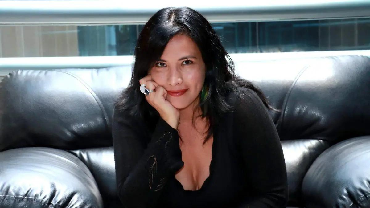 ¿Cómo fue adaptar “El invencible verano de Liliana” al teatro? Amaranta Osorio comparte su experiencia
