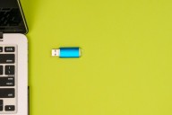 Alemania creó un pendrive indestructible que dura más de 200 años, pero tiene un problema: no puede almacenar casi ningún documento