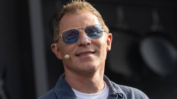 Why Bobby Flay's Barbecues Are Never Potluck