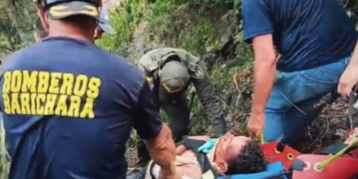 Hombre cayó a un abismo de 30 metros en Barichara y “milagrosamente” sobrevivió: esta es la historia