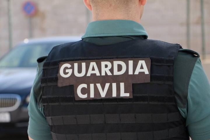 Una mujer ebria circula sin dos ruedas y recorre 14 km tras sufrir un reventón