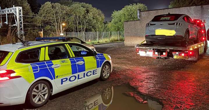 Glasgow Mustang driver 'drove into oncoming traffic' to overtake learner