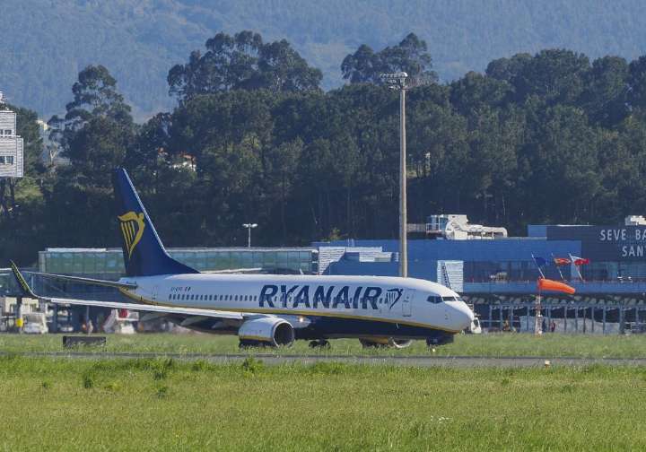 La inminente finalización del contrato impide al Gobierno de Cantabria sancionar a Ryanair