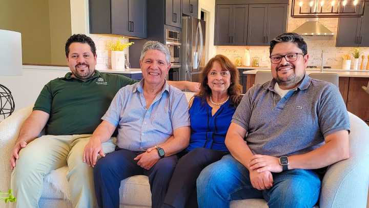 La Familia Suarez Delgado será homenajeada por el congresista Don Bacon en el mes de la hispanidad
