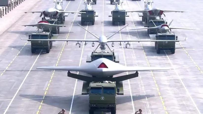 China saca músculo en un desfile militar en el que advierte de su “imparable” avance