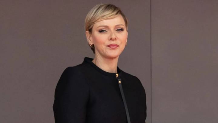 La princesa Charlene demuestra que las cuñas son el zapato estrella del otoño