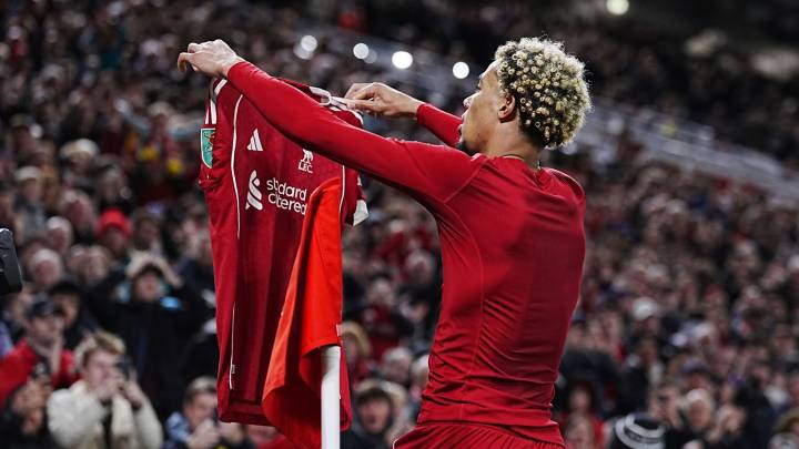 Hugo Ekitike red card: Liverpool boss Arne Slot unhappy to lose forward for Crystal Palace trip after 'stupid' sending off