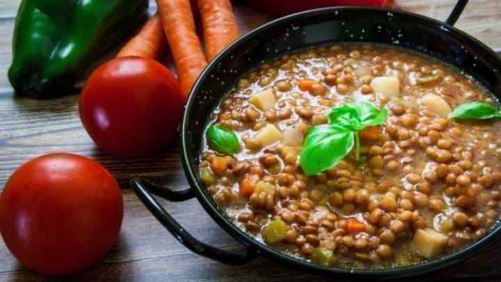 Sopa de lentejas: con la receta de la abuela, prepará este plato tan rico para disfrutar en los días que quedan de Invierno