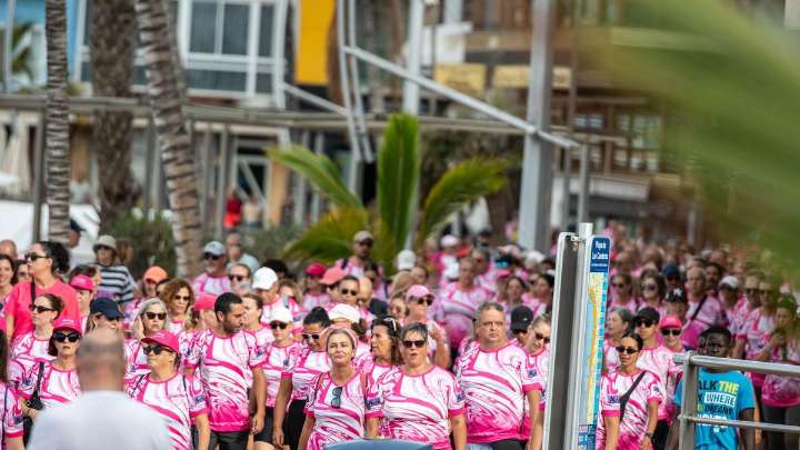 La Grand Pink Run tiñe de rosa Las Canteras en su décimo aniversario con más de mil participantes