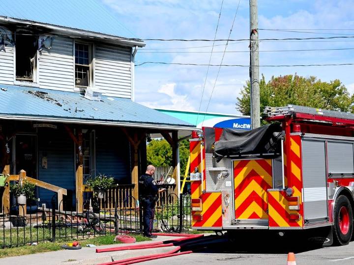 Pearl Street house fire displaces number of residents