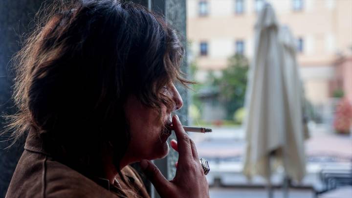 Los hoteleros rechazan la "desproporcionada" prohibición de fumar en las terrazas