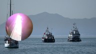 Flotilla de activistas en la que viaja Greta Thunberg hacia la Franja de Gaza asegura que fue atacada por un dron; Guardia Costera de Túnez lo niega