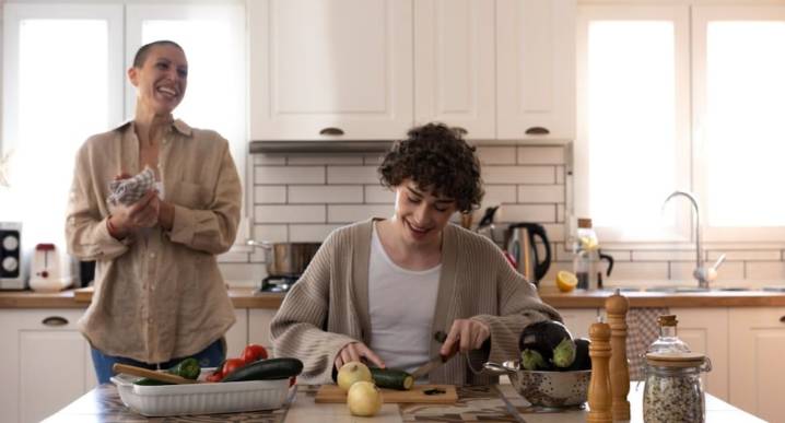 Estos 3 utensilios de cocina podrían aumentar el riesgo de cáncer, según un gastroenterólogo de Harvard
