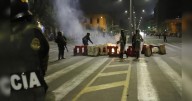 PNP dispara perdigones contra manifestantes en la avenida Abancay: ciudadanos avanzan por la Fiscalía