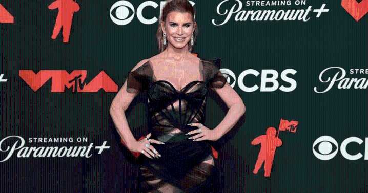 Jessica Simpson’s VMAs 2025 Outfit Pairs Sheer Draping With Bold Cutouts