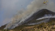 El infierno de Fasgar, el incendio de León que cumple un mes activo: "Nos hemos acostumbrado a respirar humo"