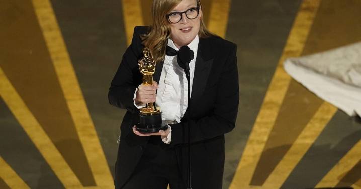 Sarah Polley presented with Toronto’s key to the city