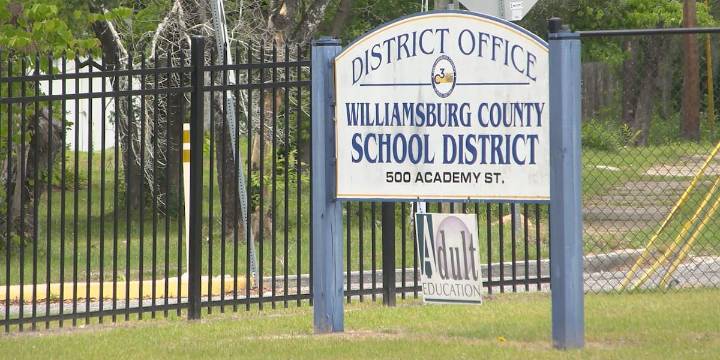 Driver loses control of car, damaging Williamsburg County school