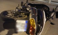 Motociclista golpeado en fuerte choque con un auto