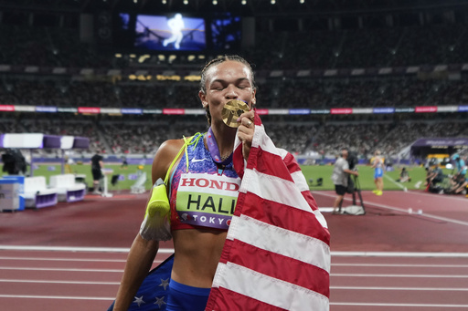 Hall se une a Joyner-Kersee como las únicas estadounidenses campeonas del mundo en heptatlón