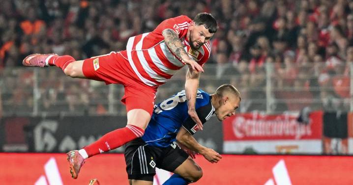 Fans enjoy firework festival as Union Berlin held 0