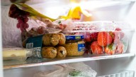 Estos son los tres alimentos que seguro que tienes en casa y no deberías comer nunca: "Contiene compuestos muy tóxicos"