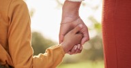 Parenting expert warns against calling child 'shy' or 'smart'