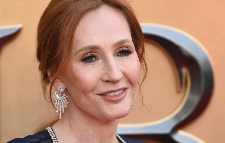J.K. Rowling dice que Emma Watson es una «ignorante» por desacuerdo sobre los trans