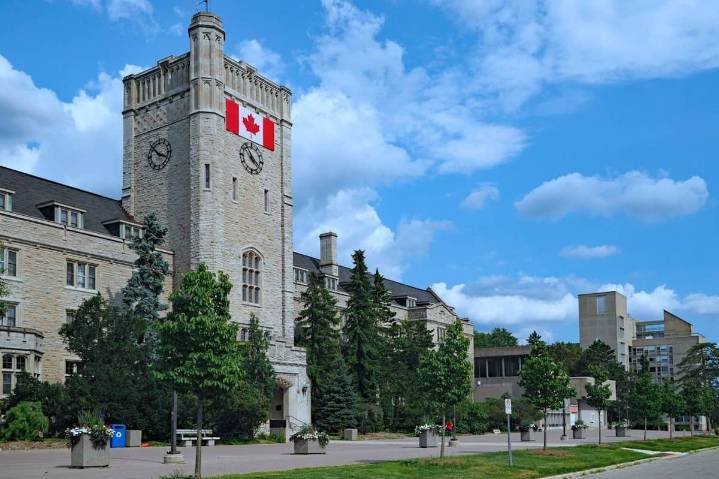Large decrease in arrivals of temporary residents in Canada
