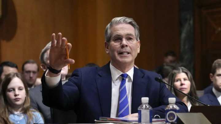 Bessent anunció que el Tesoro compraría deuda argentina y que negocia un swap de US$20.000 millones