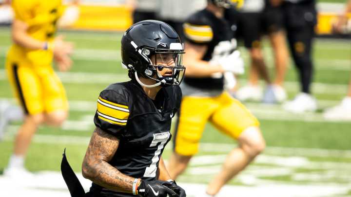 Video: Dayton Howard hauled in timely 42-yard catch in 4th quarter