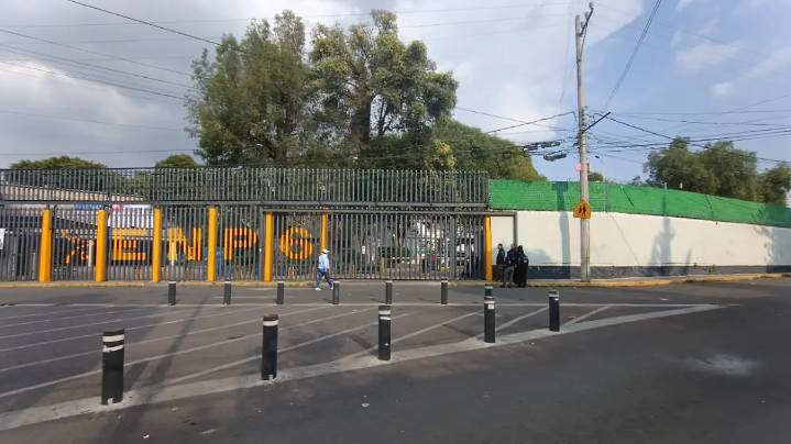 Por amenaza de bomba, desalojan Prepa 6 de la UNAM