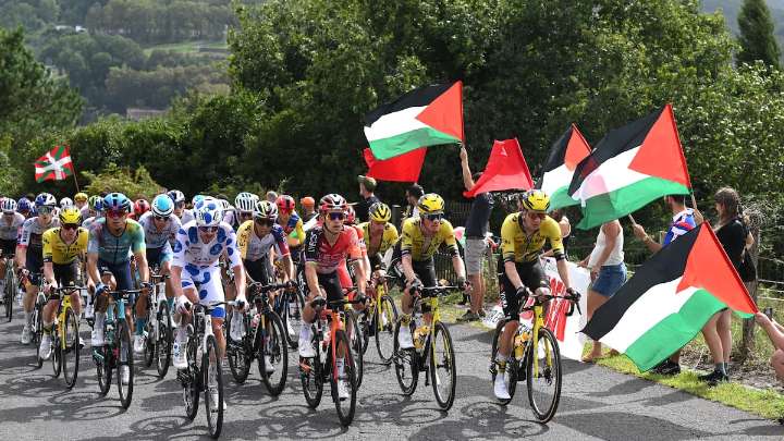 Las protestas propalestina obligan a acortar la etapa 11 de La Vuelta: no habrá ganador en Bilbao