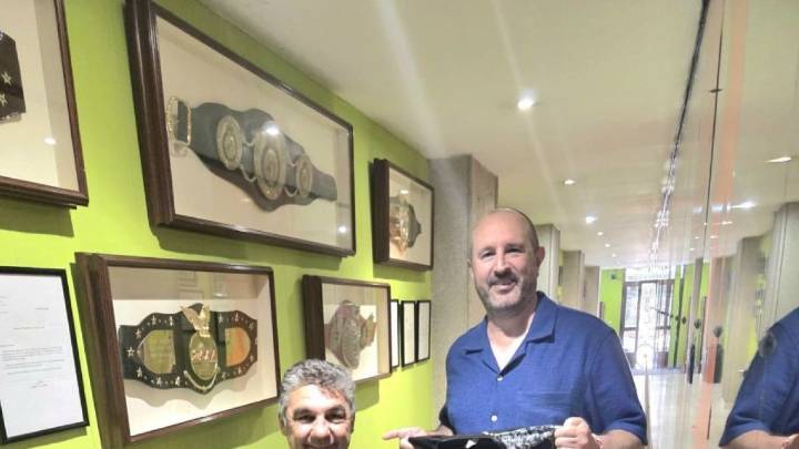 Alfredo Arrojo anima al campeón Simón González a seguir en la lucha