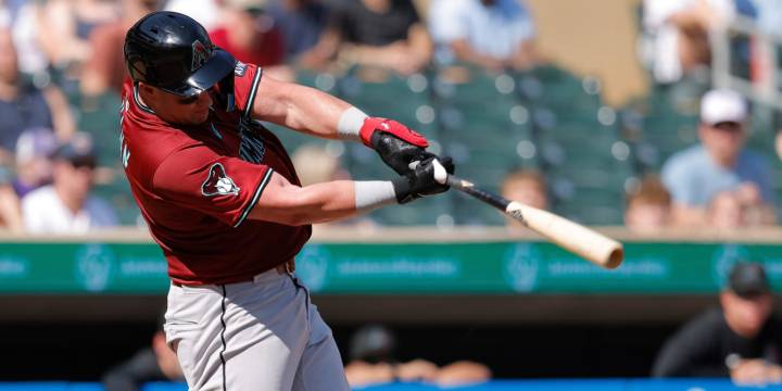 James McCann helps D-backs earn win over Twins