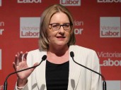Dirigente australiana considera un honor tener a nazis de oponentes