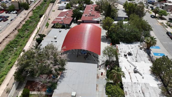 Apoya Pérez Cuéllar la educación juarense con construcción de domos en escuelas
