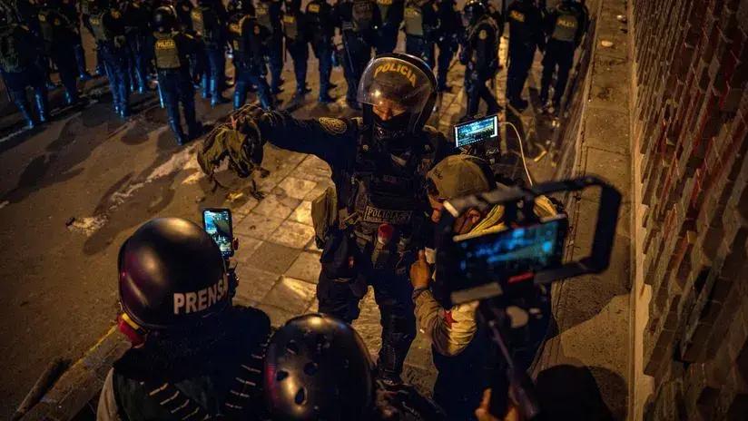 Consejo de la Prensa Peruana rechaza represión de la Policía a periodistas durante protestas: "Su actuar hace recordar a El Salvador, una dictadura"