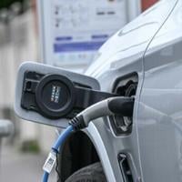 Most EU carmakers on track to meet emission targets: study