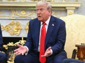 Jueza de EU anula recorte de fondos a Harvard ordenado por Trump