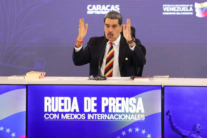 Maduro dice que más de ocho millones de personas se han alistado para defender a Venezuela