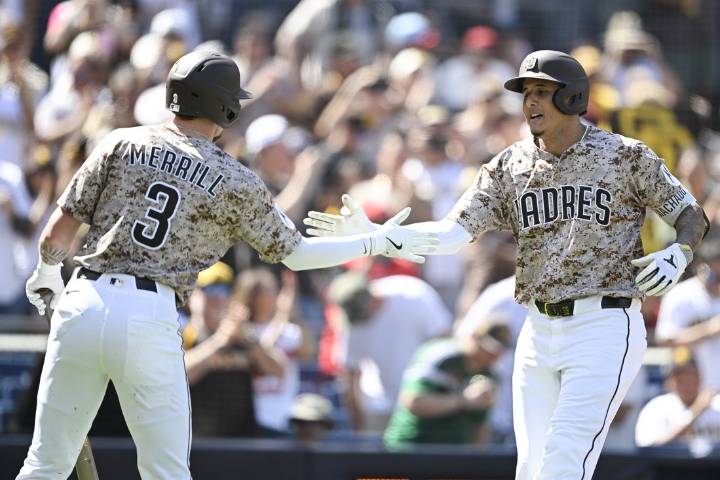 Deadspin | Padres finish off sweep of D-backs to maintain momentum ahead of wild-card series
