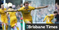 Liverpool, Chelsea and Man United lose on day of late drama