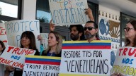 Juez federal de Estados Unidos bloqueó decisión de Trump de poner fin al TPS para migrantes venezolanos y haitianos