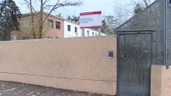 Lanzan artefactos explosivos al edificio que albergará el centro para menores migrantes en Monforte