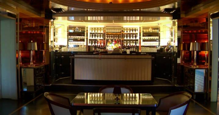 Historic Commodore Bar reopens in St. Paul after five years