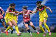 Chivas se lleva el clásico nacional femenil tras vencer 2