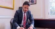 “Nadie me quita el orgullo de oír a mi presidente”: ministro Florián tras perder su visa