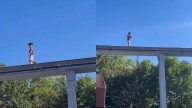Niño de 6 años sorprende al caminar solo por monorriel en un parque; así fue rescatado
